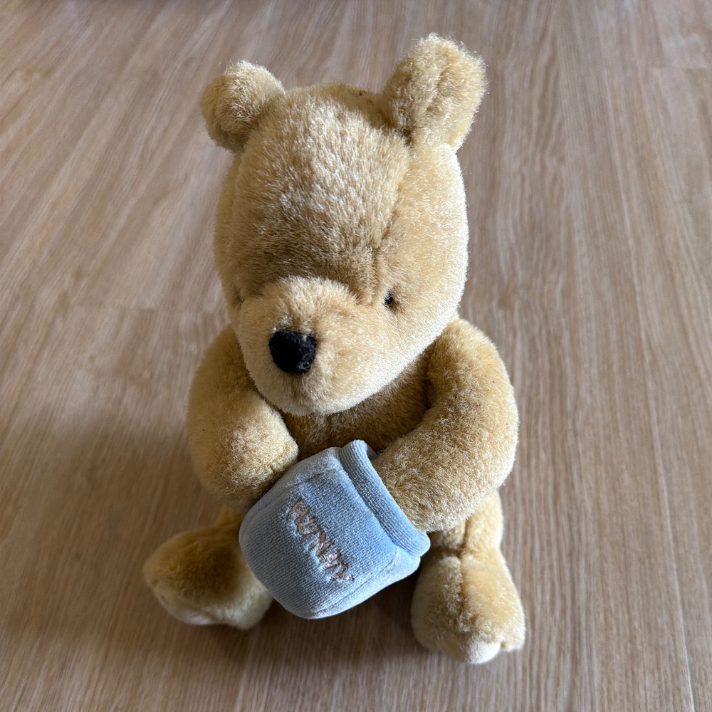 Gund Pooh bear and honey pot